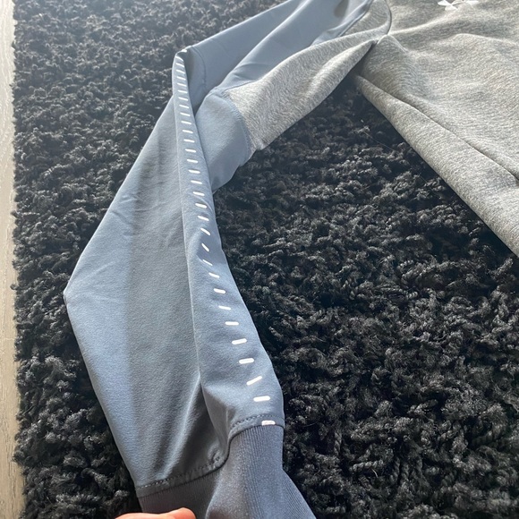 Under Armour zip up mens medium (FALCONS) - Picture 5 of 7